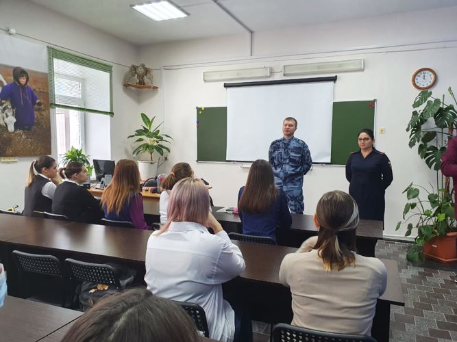 Росгвардейцы проводят уроки патриотизма в учебных заведениях Ямала