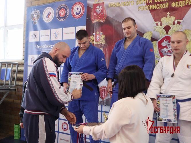 Ямальский росгвардеец завоевал «серебро» на Чемпионате Уральского округа Росгвардии по дзюдо (видео)