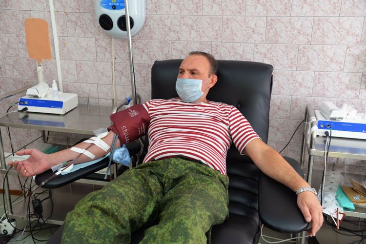 На Ямале росгвардейцы приняли участие во Всероссийской донорской акции "От сердца к сердцу"
