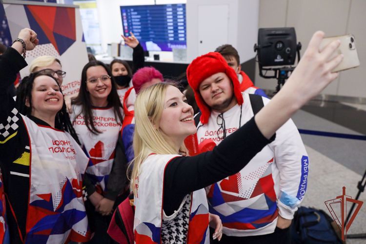 Олимпийцев-росгвардейцев, прибывших на "золотом" рейсе из Пекина, торжественно встретили в Москве