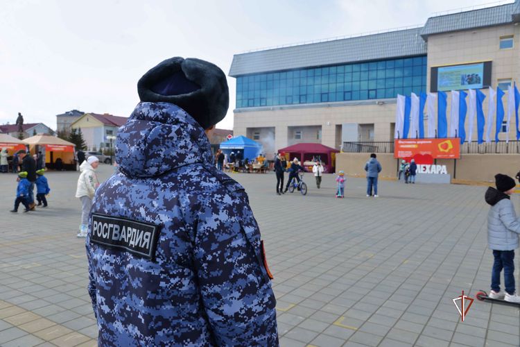 Росгвардия обеспечила безопасность празднования Первомая на Ямале