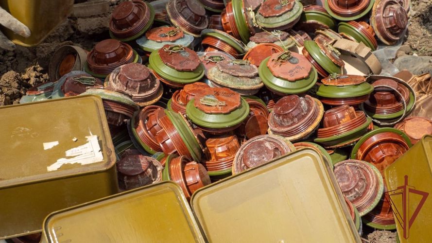Взрывотехники Росгвардии уничтожили инженерные боеприпасы ВСУ общей мощностью более тонны в тротиловом эквиваленте (ВИДЕО)