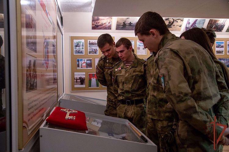 В преддверии Дня народного единства росгвардейцы на Урале проводят праздничные тематические мероприятия