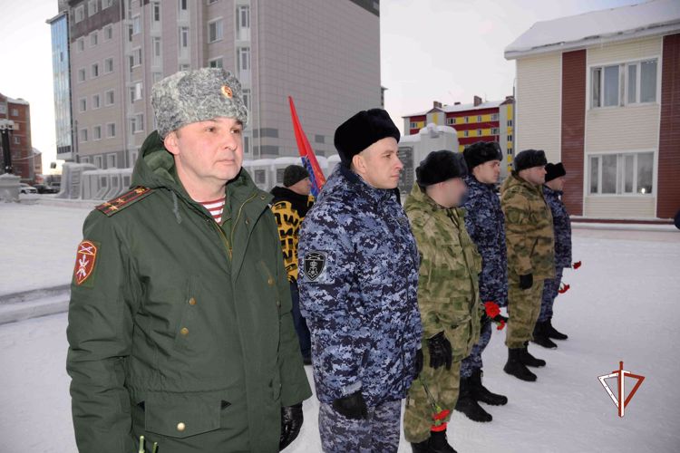 На Ямале росгвардейцы присоединились к памятным мероприятиям, посвященным 79-й годовщине полного снятия блокады Ленинграда