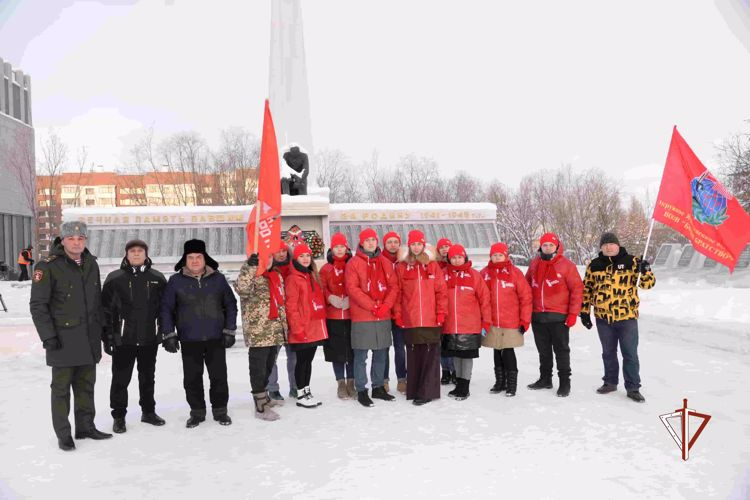На Ямале росгвардейцы присоединились к памятным мероприятиям, посвященным 79-й годовщине полного снятия блокады Ленинграда