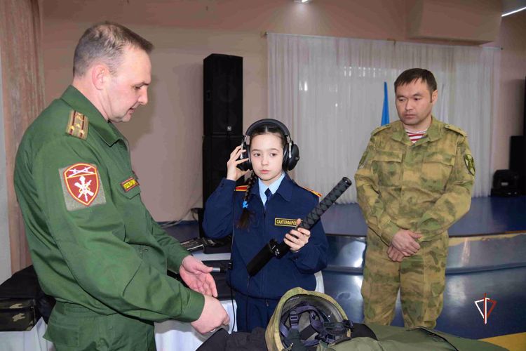 Росгвардия приняла участие в открытии первичных отделений Российского движения детей и молодёжи "Движение первых" на Ямале