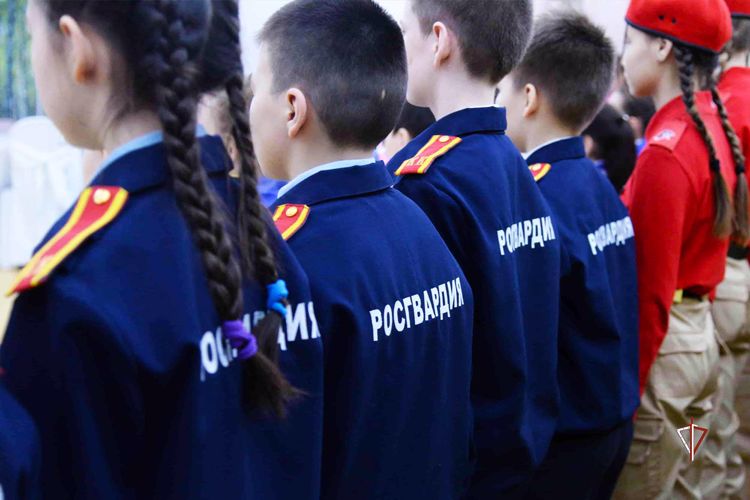 Росгвардия приняла участие в открытии первичных отделений Российского движения детей и молодёжи "Движение первых" на Ямале