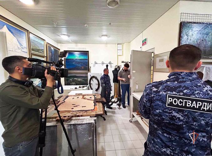 Росгвардия проверила сохранность исторических экспонатов оружия в главном музее Ямала (видео)