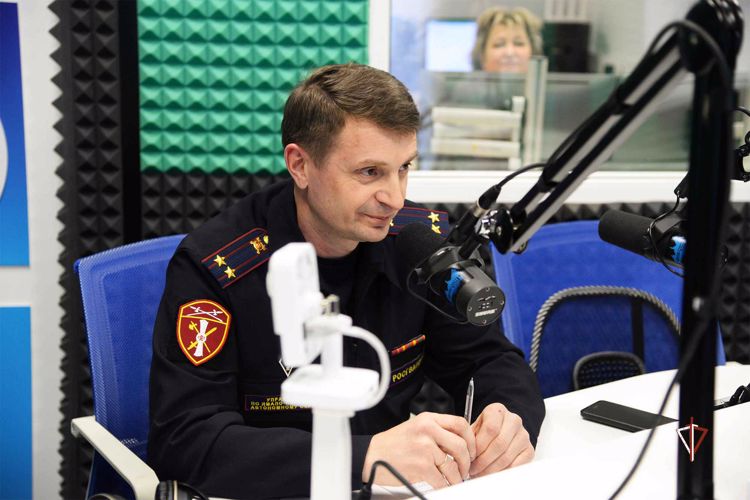 Начальник центра лицензионно-разрешительной работы Росгвардии рассказал ямальским радиослушателям о деятельности подразделения