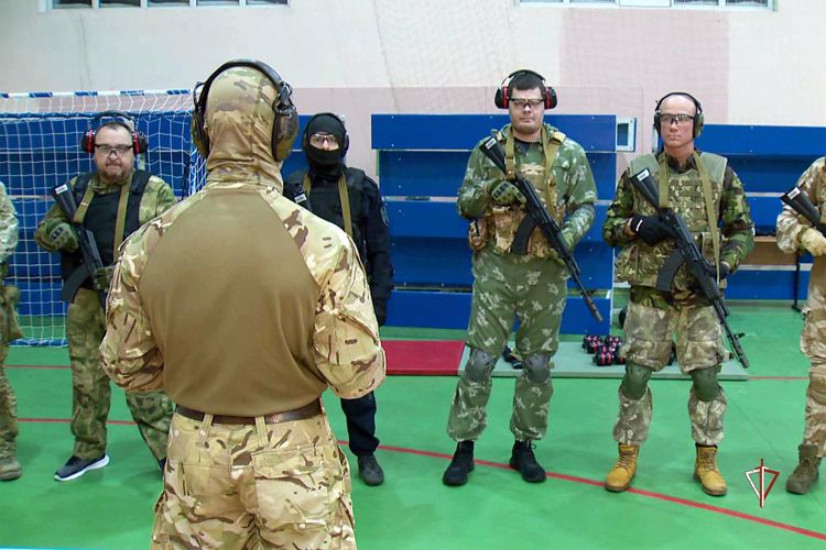 Офицеры Росгвардии проводят курсы начальной военной подготовки для ямальцев (ВИДЕО)