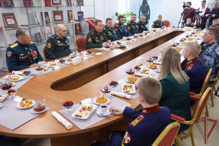 Генерал армии Виктор Золотов встретился с династиями росгвардейцев в московском президентском кадетском училище им. М.А. Шолохова
