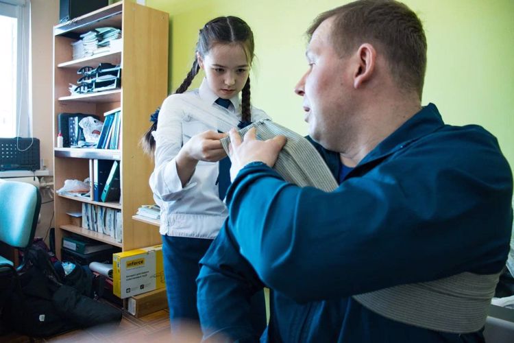 Ямальским кадетам из подшефного класса Росгвардии рассказали об основах оказания первой медицинской помощи