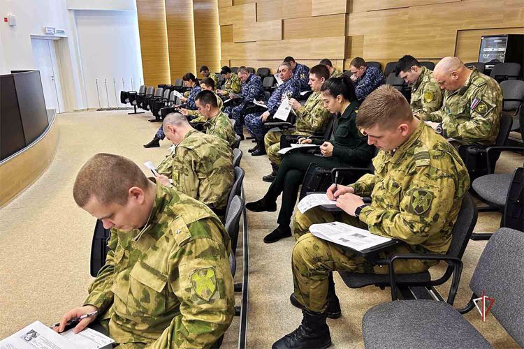 Росгвардия присоединилась к патриотической акции «Диктант Победы» на Ямале