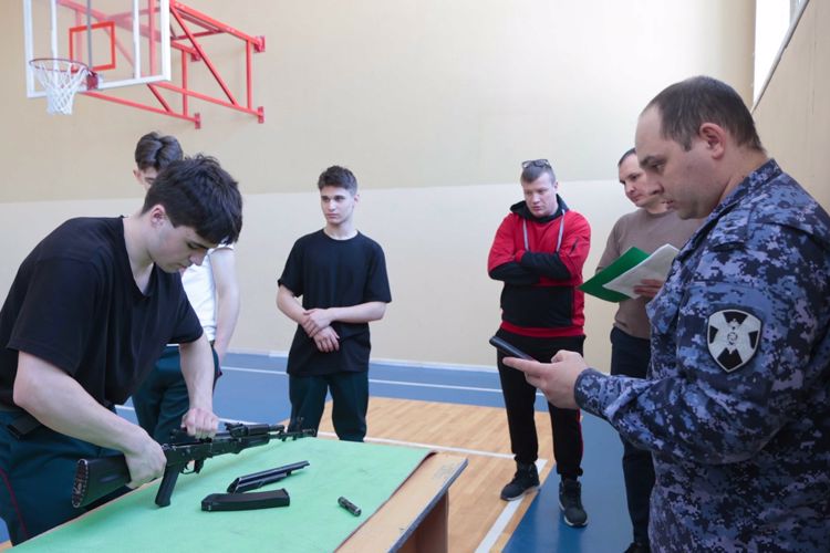 Офицеры Росгвардия приняли участие в проведении патриотического первенства среди ямальских школьников