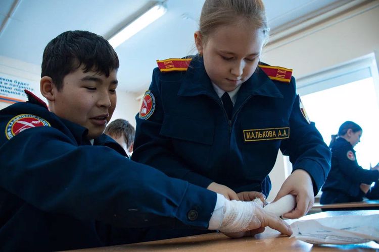 Ямальским кадетам из подшефного класса Росгвардии рассказали об основах оказания первой медицинской помощи