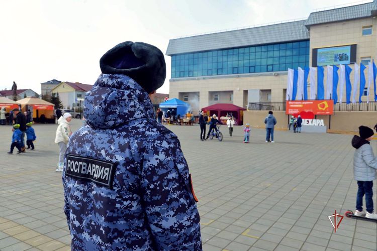 Росгвардия обеспечила охрану общественного порядка в период празднования Первомая на Ямале