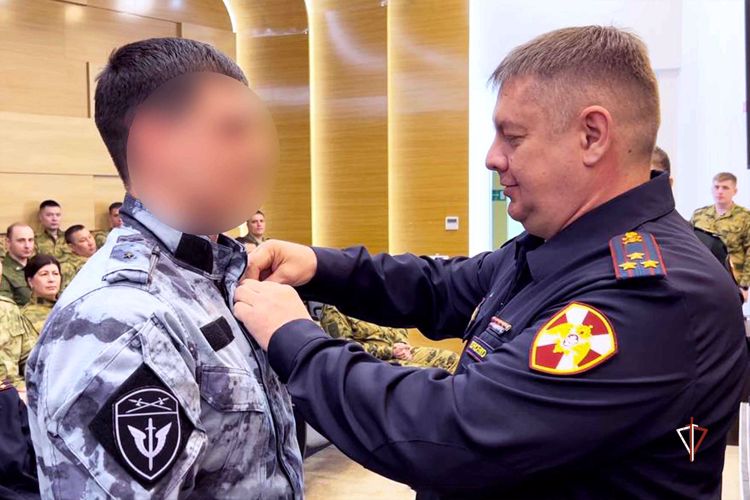 На Ямале состоялась торжественная церемония вручения госнаград росгвардейцам, отличившимся в ходе СВО (ВИДЕО)