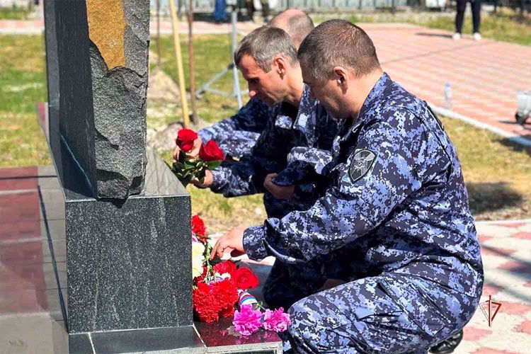 Росгвардейцы поздравили земляков-пограничников с профессиональным праздником на Ямале