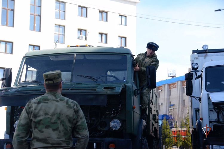 В Росгвардии состоялись мероприятия, приуроченные к переходу на летний период несения службы на Ямале