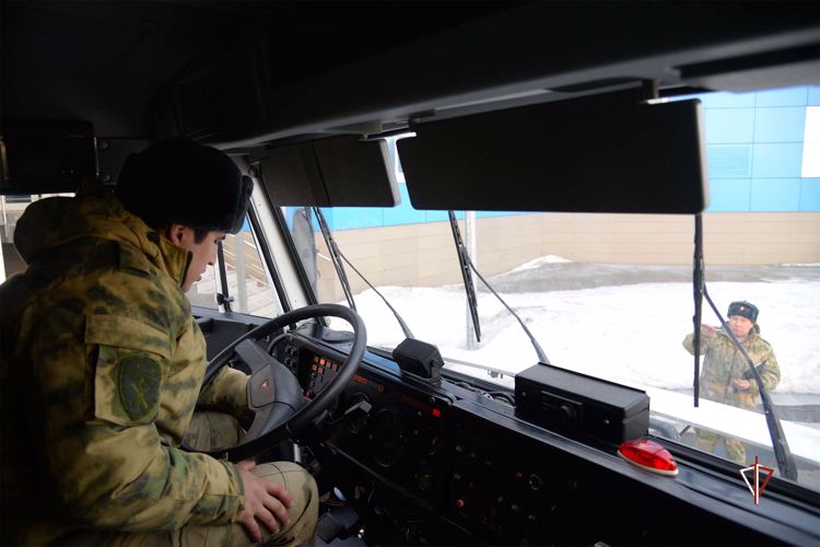 В Росгвардии состоялись мероприятия, приуроченные к переходу на летний период несения службы на Ямале