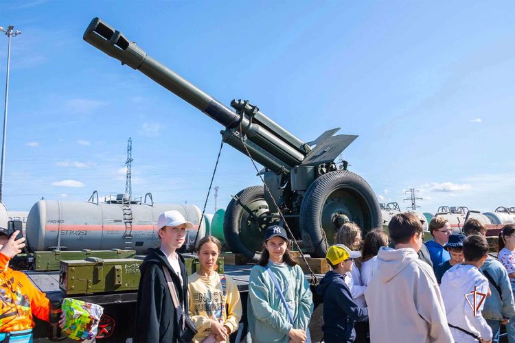 Росгвардейцы встретили поезд-музей «Эшелон Победы» на Ямале