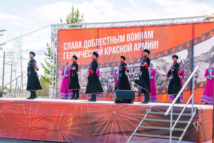 Росгвардейцы встретили поезд-музей «Эшелон Победы» на Ямале