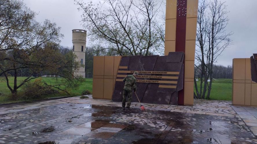 Росгвардейцы в Запорожской и Херсонской областях привели в порядок более 20 памятников воинам Великой Отечественной войны