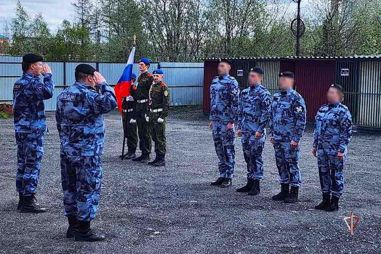 На Ямале сотрудники спецподразделения Росгвардии торжественно приняли присягу (ВИДЕО)