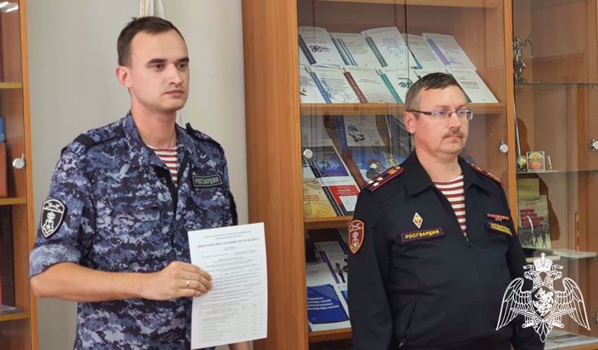 Молодые сотрудники из Уральского округа Росгвардии получили свидетельства о профессиональной подготовке в Тюмени