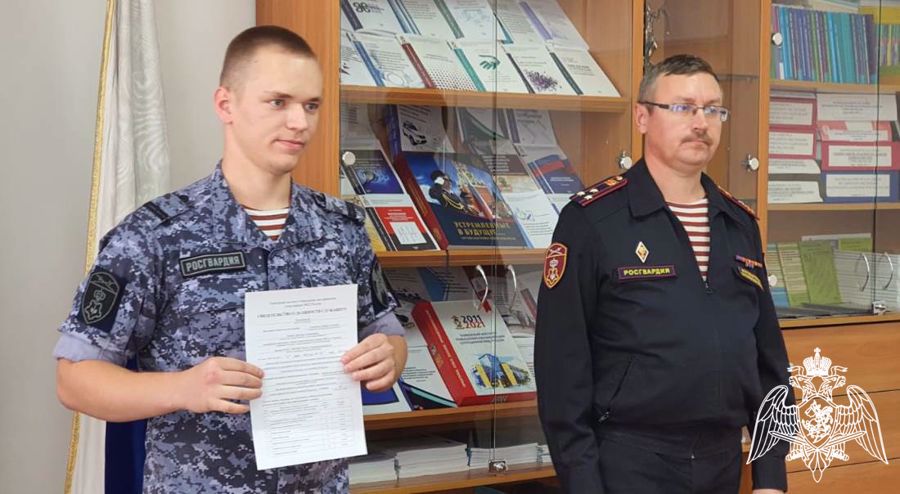 Молодые сотрудники из Уральского округа Росгвардии получили свидетельства о профессиональной подготовке в Тюмени