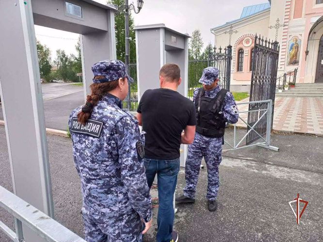 В период пребывания мощей святого Георгия Победоносца на Ямале правопорядок обеспечила Росгвардия (видео)