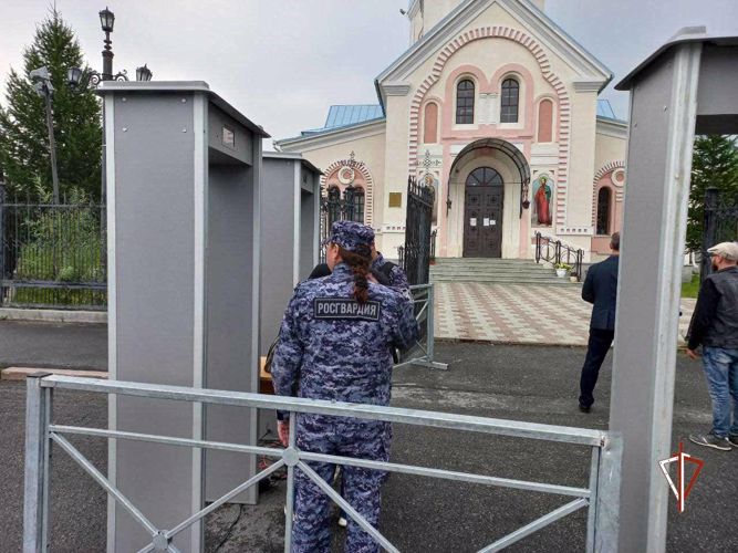 В период пребывания мощей святого Георгия Победоносца на Ямале правопорядок обеспечила Росгвардия (видео)