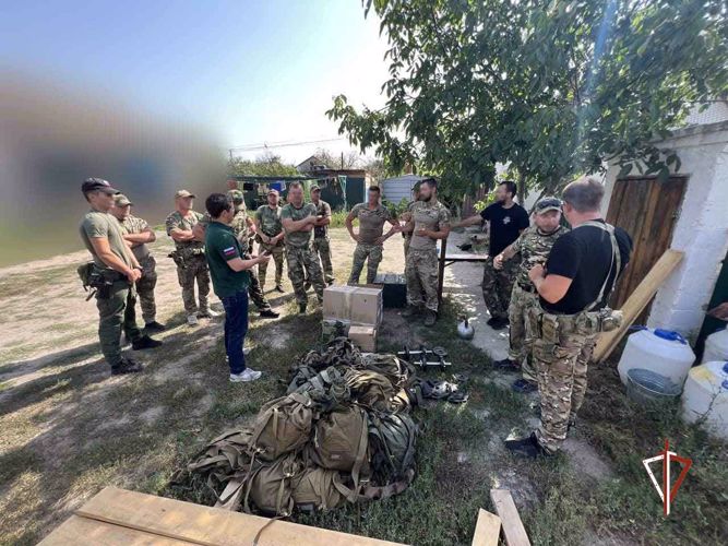 Губернатор Ямала встретился с сотрудниками Росгвардии, выполняющими задачи в зоне специальной военной операции