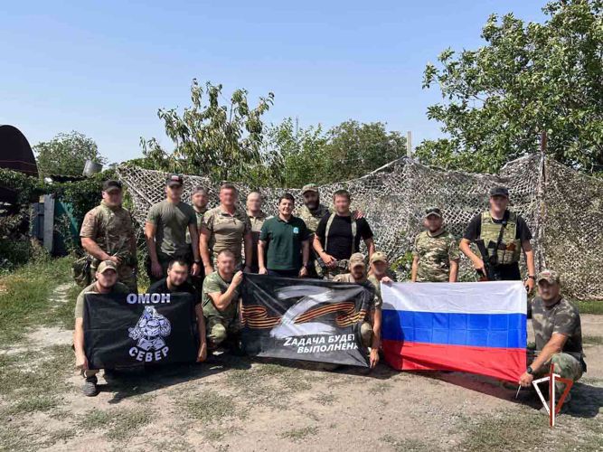 Губернатор Ямала встретился с сотрудниками Росгвардии, выполняющими задачи в зоне специальной военной операции