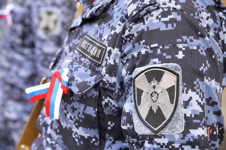 На Ямале Росгвардия принимает участие в праздновании Дня государственного флага