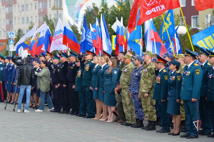 На Ямале Росгвардия принимает участие в праздновании Дня государственного флага