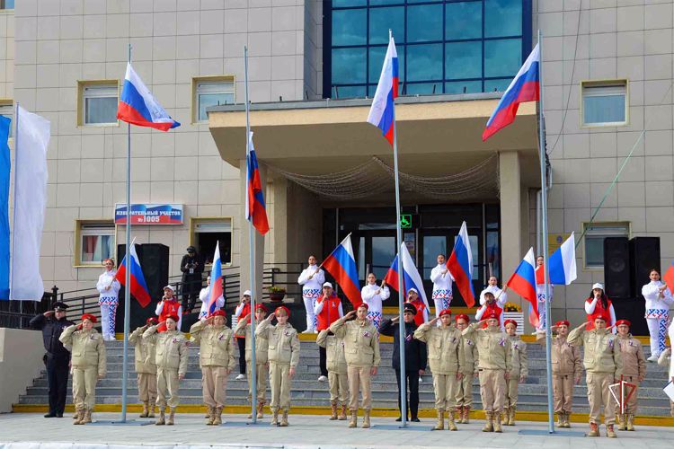 На Ямале Росгвардия принимает участие в праздновании Дня государственного флага