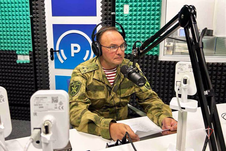 В рамках ведомственной радиопередачи офицер Росгвардии рассказал ямальским слушателям о Герое России генерал-полковнике Анатолии Романове (АУДИО)
