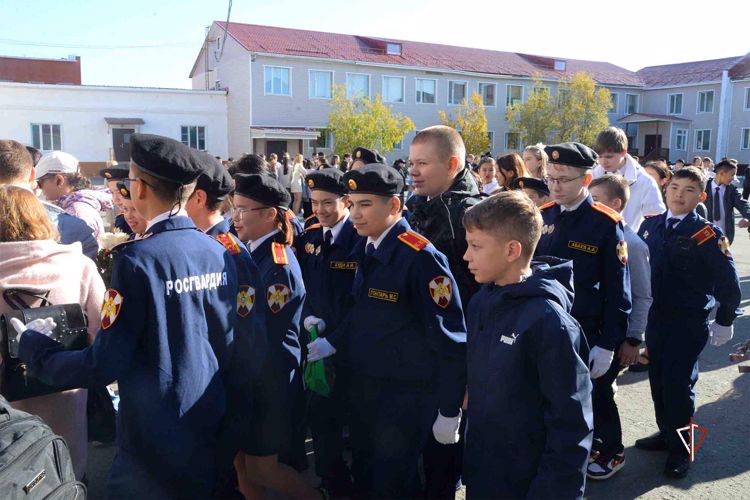 Росгвардия приняла участие в праздничных мероприятиях ко Дню знаний на Ямале
