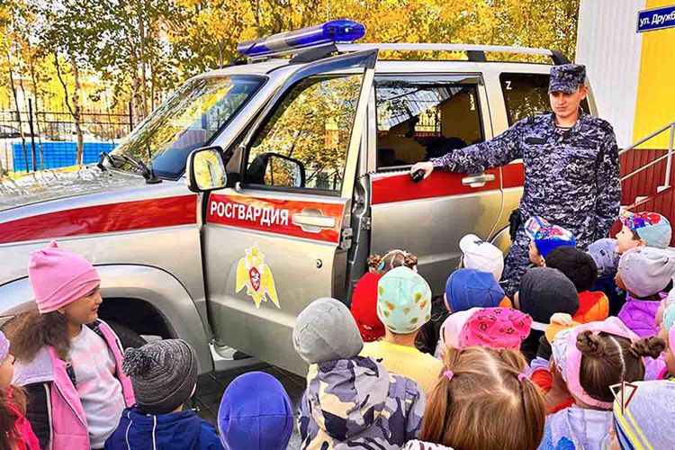 В Муравленко сотрудники Росгвардии приняли участие в акции «Ваша безопасность - наша работа!»