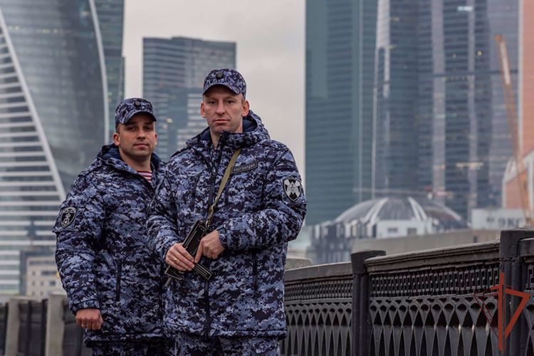 Генерал армии Виктор Золотов поздравил личный состав и ветеранов с Днём создания вневедомственной охраны 