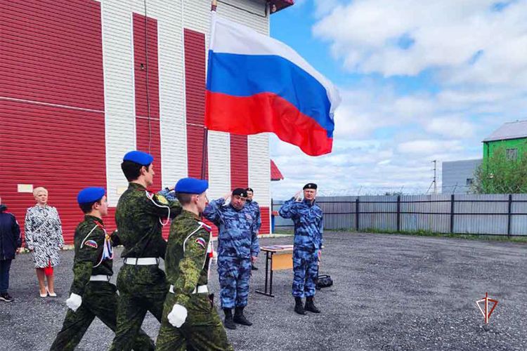 На Ямале сотрудники спецподразделения Росгвардии торжественно приняли присягу (ВИДЕО)