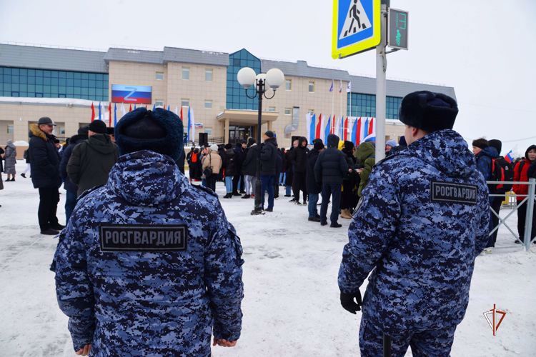 Росгвардия приняла участие в охране правопорядка в 105-ую годовщину ВЛКСМ на Ямале