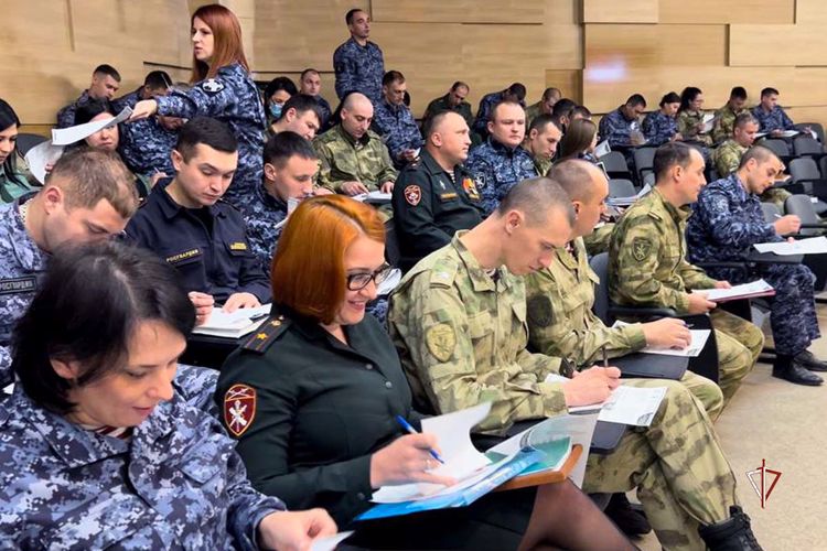 На Ямале Росгвардия во второй раз приняла участие в этнографическом диктанте ко Дню народного единства