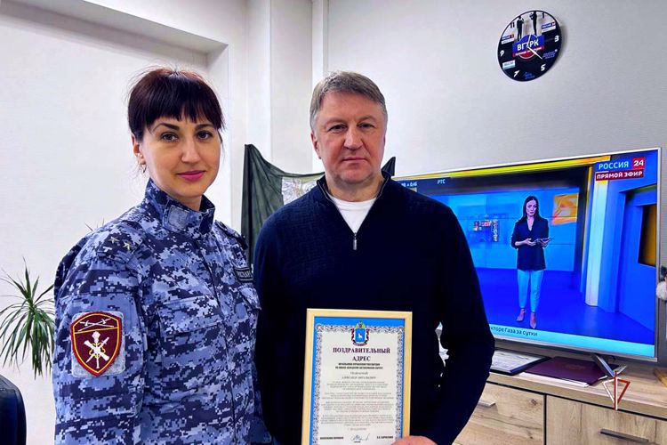 На Ямале Росгвардия поздравила региональные СМИ со Всемирным днем телевидения 