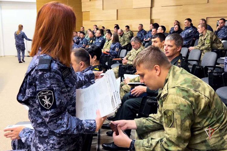 На Ямале Росгвардия во второй раз приняла участие в этнографическом диктанте ко Дню народного единства
