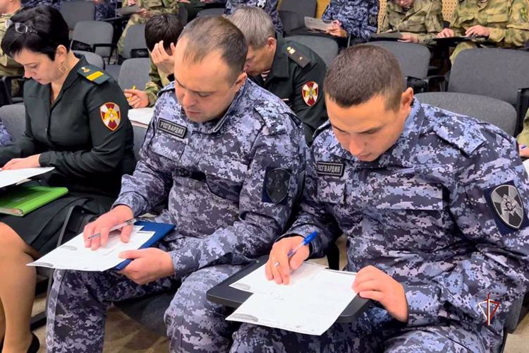На Ямале Росгвардия во второй раз приняла участие в этнографическом диктанте ко Дню народного единства
