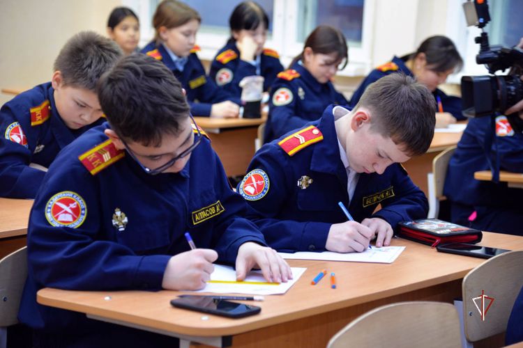 Подшефные кадеты Росгвардии присоединились к ведомственной акции ко Дню Матери на Ямале (ВИДЕО)
