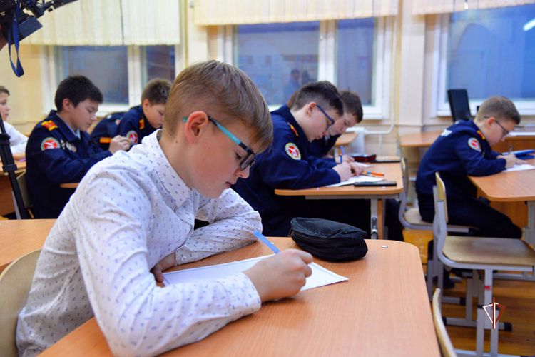 Подшефные кадеты Росгвардии присоединились к ведомственной акции ко Дню Матери на Ямале (ВИДЕО)