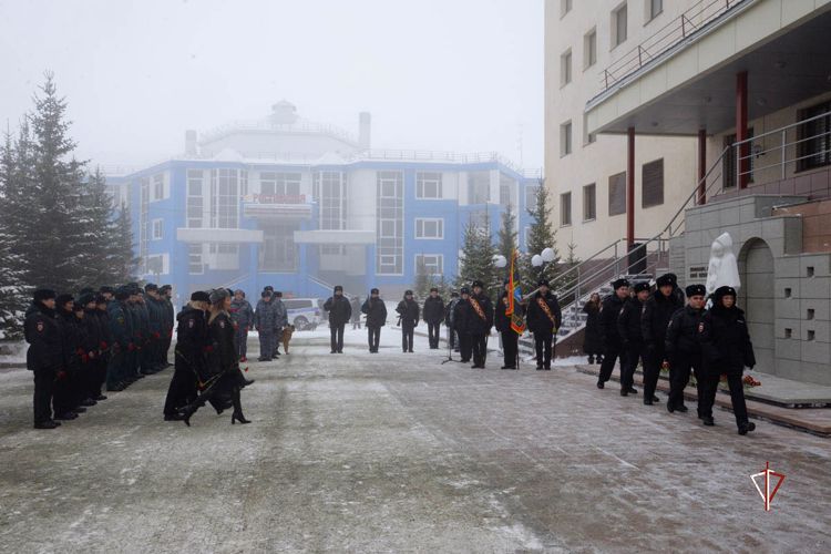 На Ямале Росгвардия приняла участие в мероприятиях, посвященных Дню памяти погибших правоохранителей